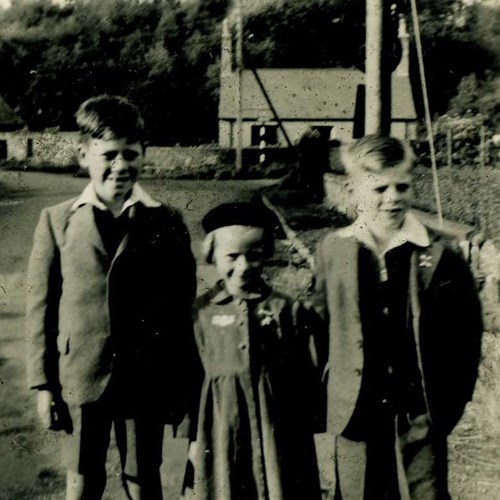 All Ready For Our Summer Holiday On The Ross Bridge Comrie Peter Mcnaughton Younger Boy With Siblings David John And Christine