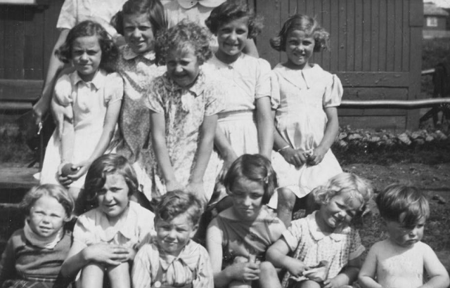 A group of Clydebank children