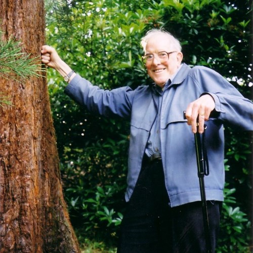 Dr Ian Blair Macduff Demonstrating Soft Tree Bark, Circa 2002, Aged Around 75. Courtesy Of Son Roderick Macduff
