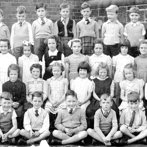 Heather Bovell Second Left, Second Row, At Primary School With Teacher Miss Smith